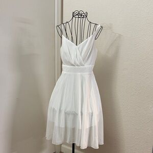 Elegant White Sleeveless Dress